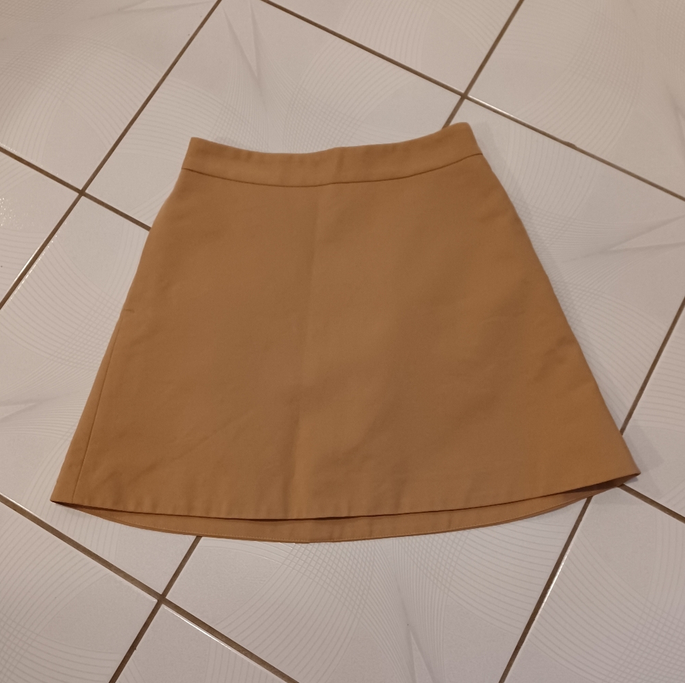 4/$60 Short Beige Skirt - Size 2 (XS) - Picture 2 of 10